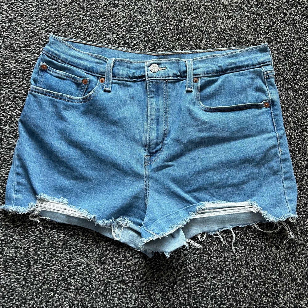 Levi’s Cutoff Shorts - 33